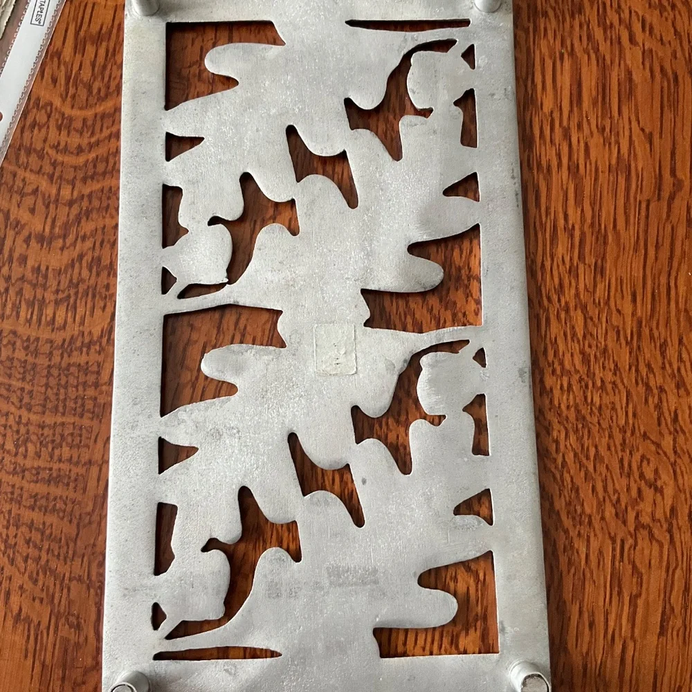 Crate and barrel oak leaf aluminum trivet
